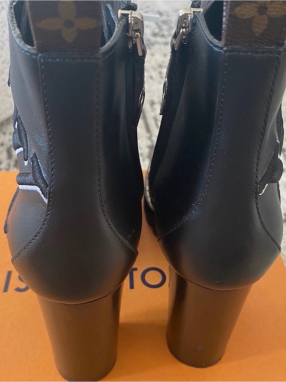 LOUIS VUITTON LEATHER STAR TRAIL ANKLE BOOTS (Will consider offers!) - Picture 9 of 13